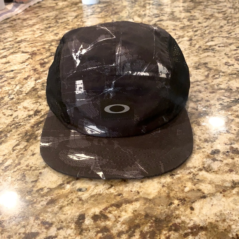 NWT Oakley Performance Hat